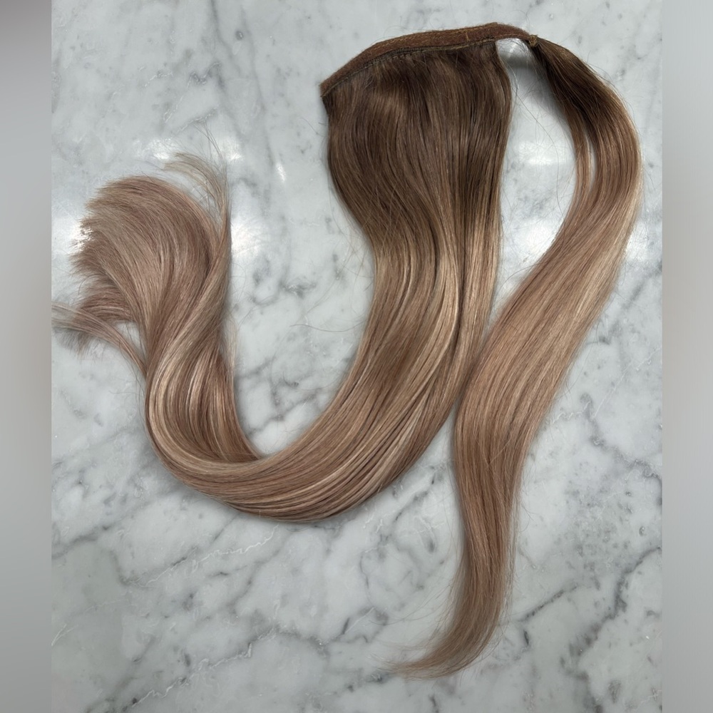 Glam Seamless” Invisi Ponytail 22" Cream Beige Balayage